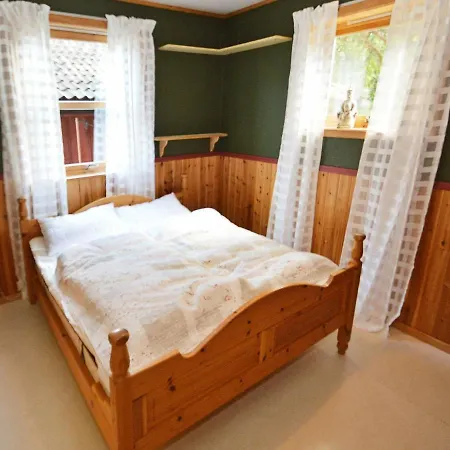 10 Person In Tvedestrand-by Traum