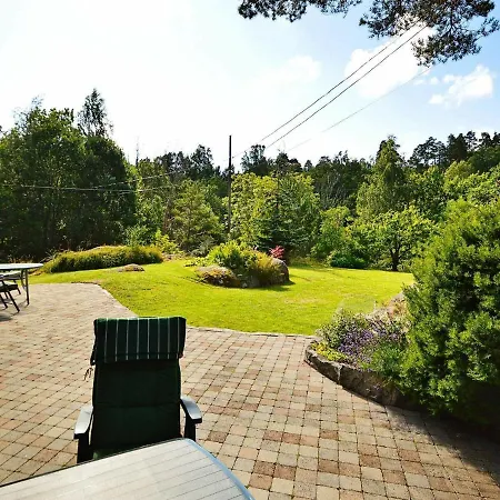 10 Person In Tvedestrand-by Traum