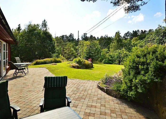 10 Person In Tvedestrand-by Traum
